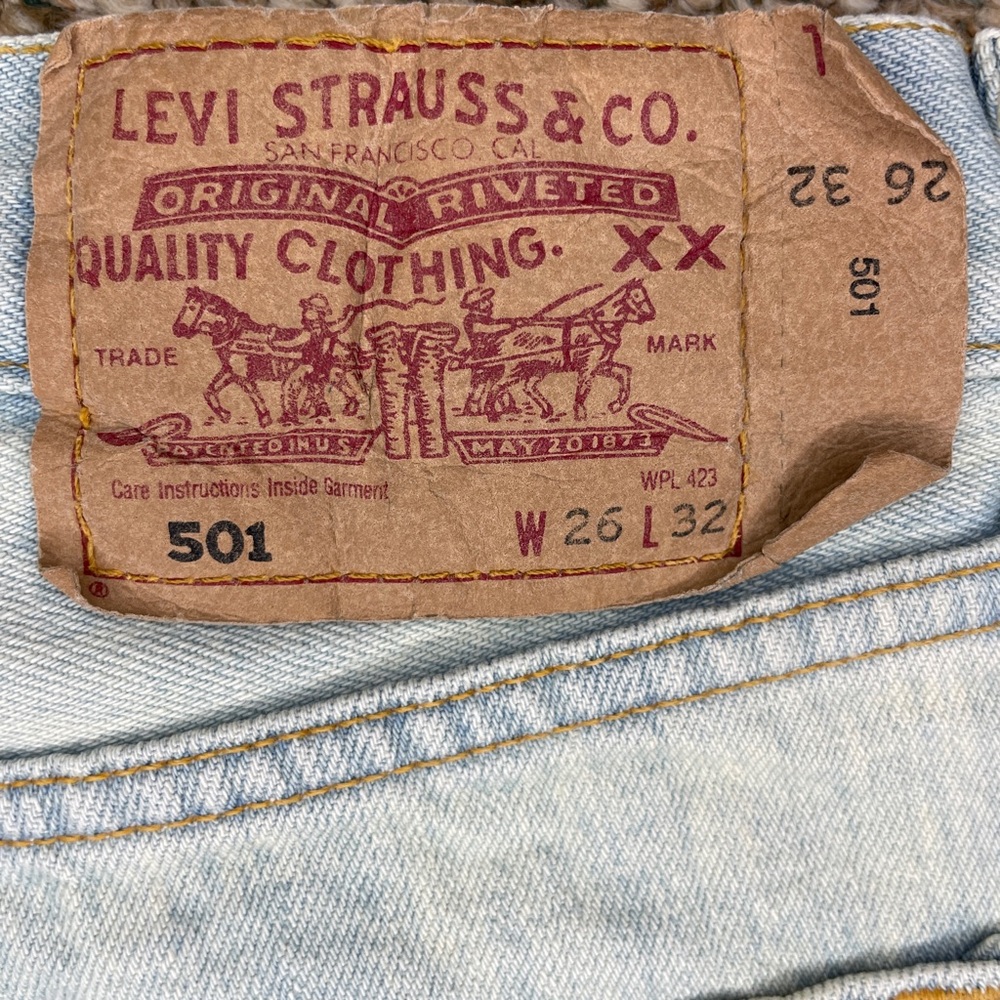 Vintage 2001 European Button Fly Levi’s 501 - Light Blue Bleach Wash - Picture 5 of 13